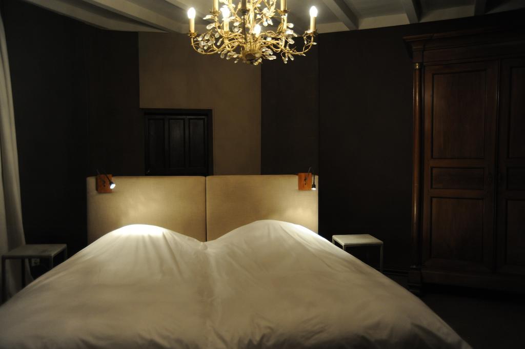 Chateau De Lerse Bed and Breakfast Perignac  Rum bild