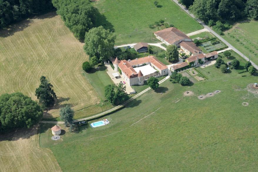 Chateau De Lerse Bed and Breakfast Perignac  Exteriör bild